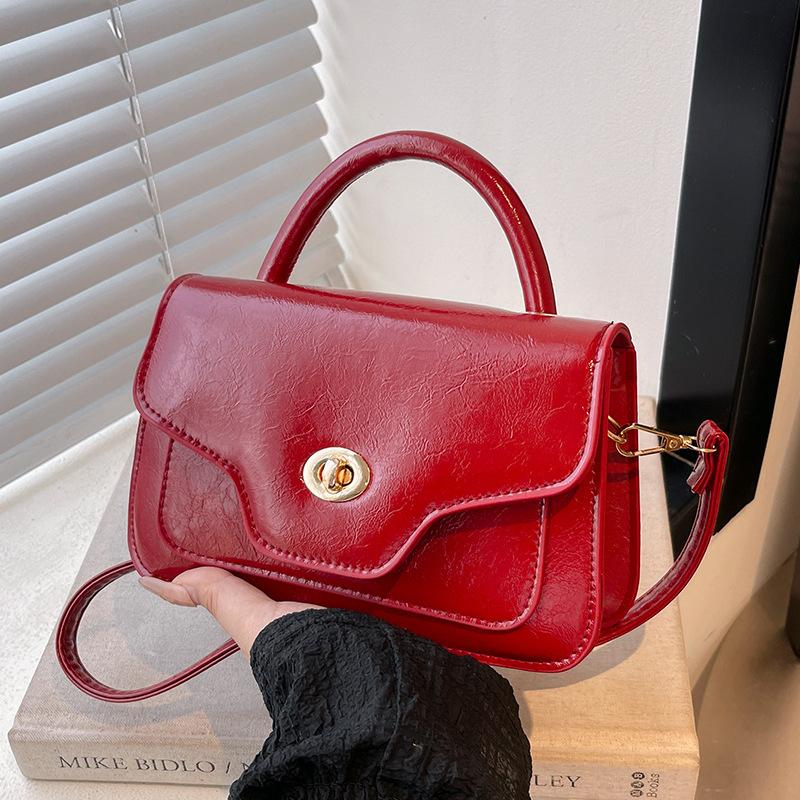 

Premium foreign style handbag women s 2025 new summer simple fashion small bag single room messenger small square bag красный