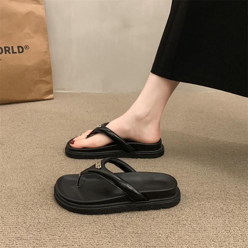 Black beach soft-soled thick-soled flip-flops for women's summer wear 2025 new versatile non-slip fairy wind sandals