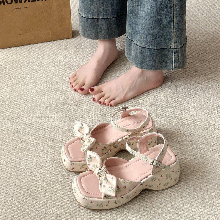 French small floral wedge heel platform sandals women's outer wear 2025 new summer small height increase skirt Roman shoes