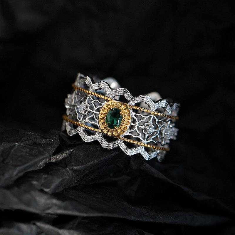 

Ring Luxurious Copper With Adjustable Design Featuring Beautiful Green Accents Diamond