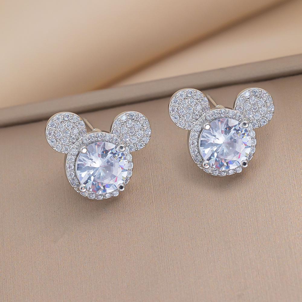 Eleganckie kolczyki sztyfty z cyrkoniami w kształcie koniczynki i misia - Nowy szykowny design