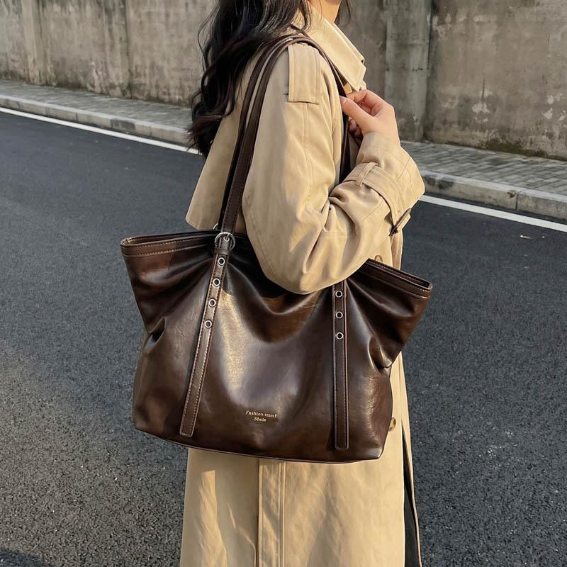 Leather Tote Bag with Adjustable Straps Large Capacity Everyday Fashion Shoulder Bag