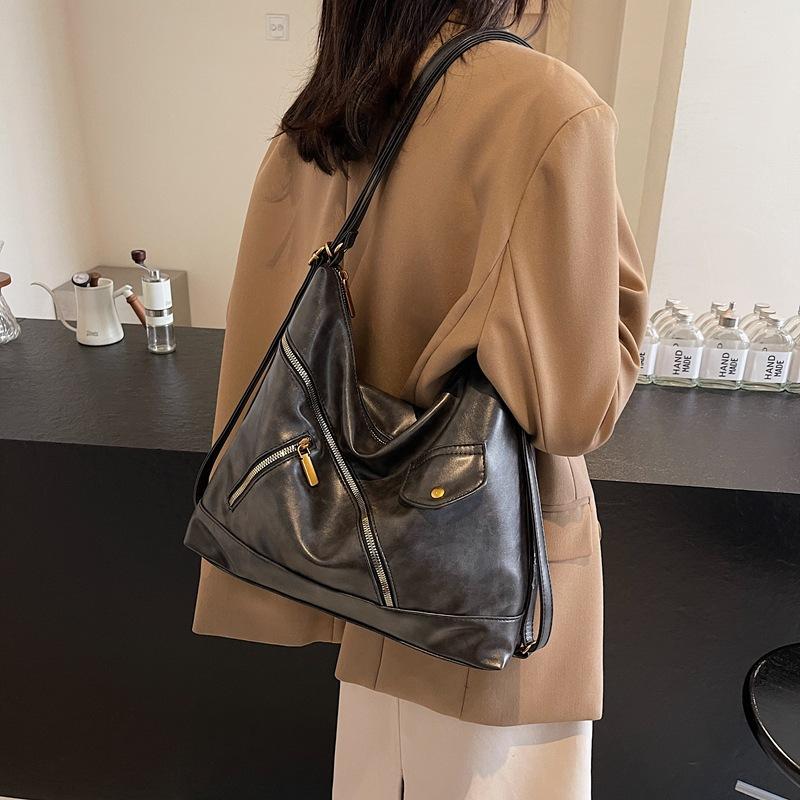 Retro fashion Spice Girl locomotive bag 2025 new shoulder women's bag soft leather messenger bag commuter tote bag