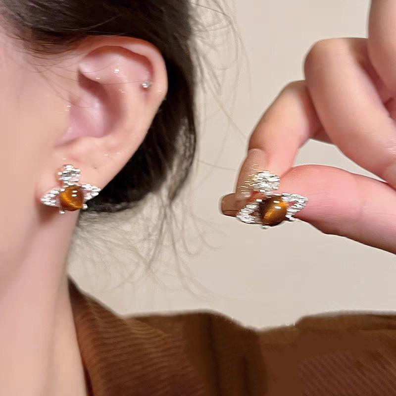 French Small Fragrant Style Pearl Stud Earrings Women's Light Luxury High-end Sense Retro Temperament Earrings Ear Jewelry