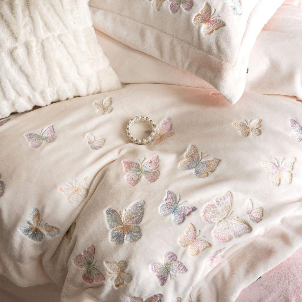 Class A Winter Girl Heart Thickened Milk Fleece 4Pcs Set Butterfly Embroidery Warm Coral Fleece Bed Sheet Quilt Cover Bedding