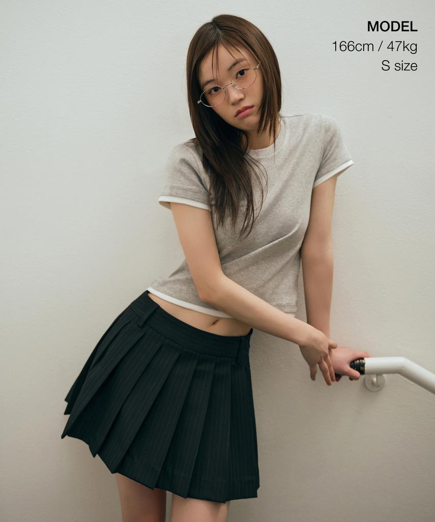 Musinsa Standard Woman Women'S Pinstripe Low Rise Pleated Mini Skirt [Black]