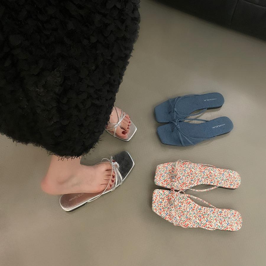 Fairy temperament French one-word slippers women's shoes wear 2025 new summer flat silver sandals