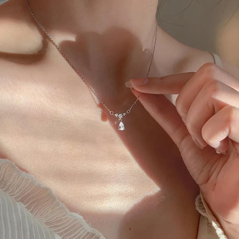 Shining Water Diamond Necklace Female Simple Sparkling Rhinestone Necklaces Outdoor Photography Decorative Pendant Necklace