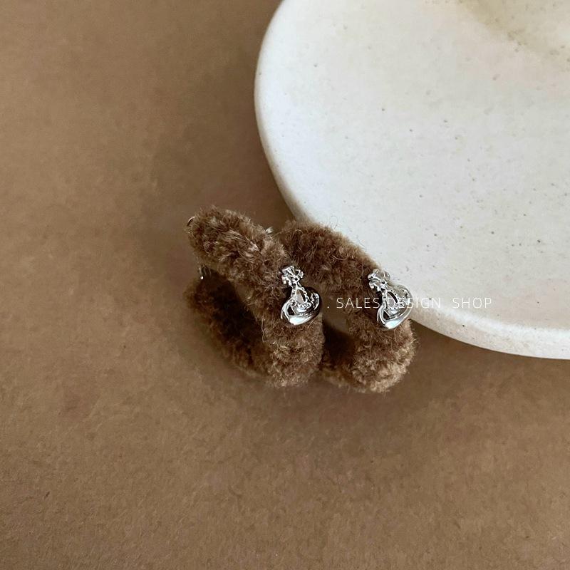 Плюшевые серьги-подвески формы С Осень/Зима: Элегантные серебряные обручи, легкая роскошь, высококлассный дизайн для женщин