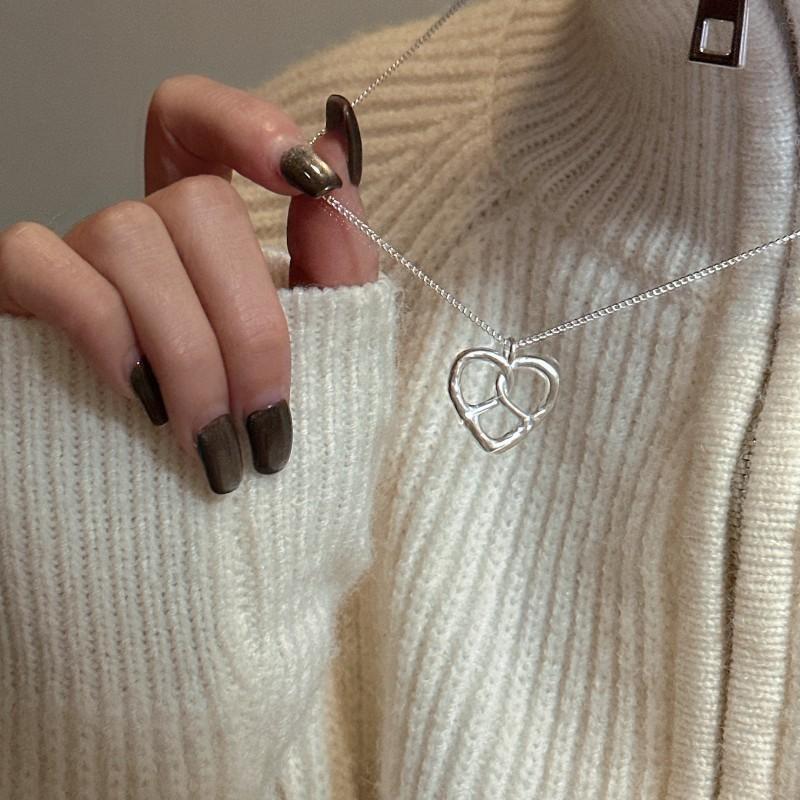 S925 Sterling Silver Niche Design Sense Love Hollow Necklace Simple Texture Sense Personality Clavicle Chain