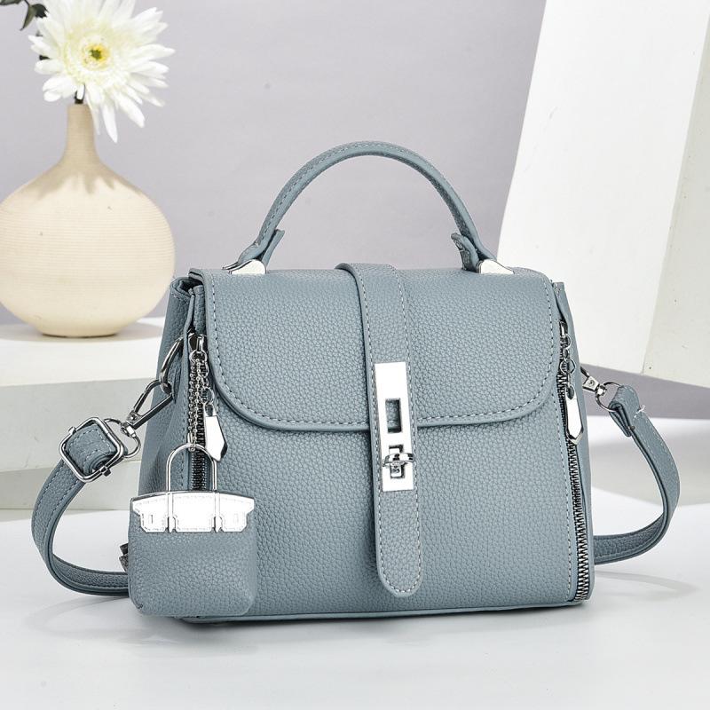Exquisite small square bag, summer new versatile handbag, simple and fashionable shoulder messenger bag