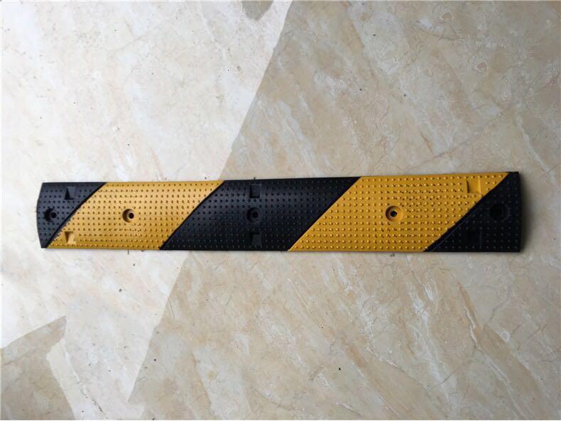 2cm High Mini Rubber Speed Bump and Bicycle Buffer with Yellow-Black Stripes for Parking Space Division