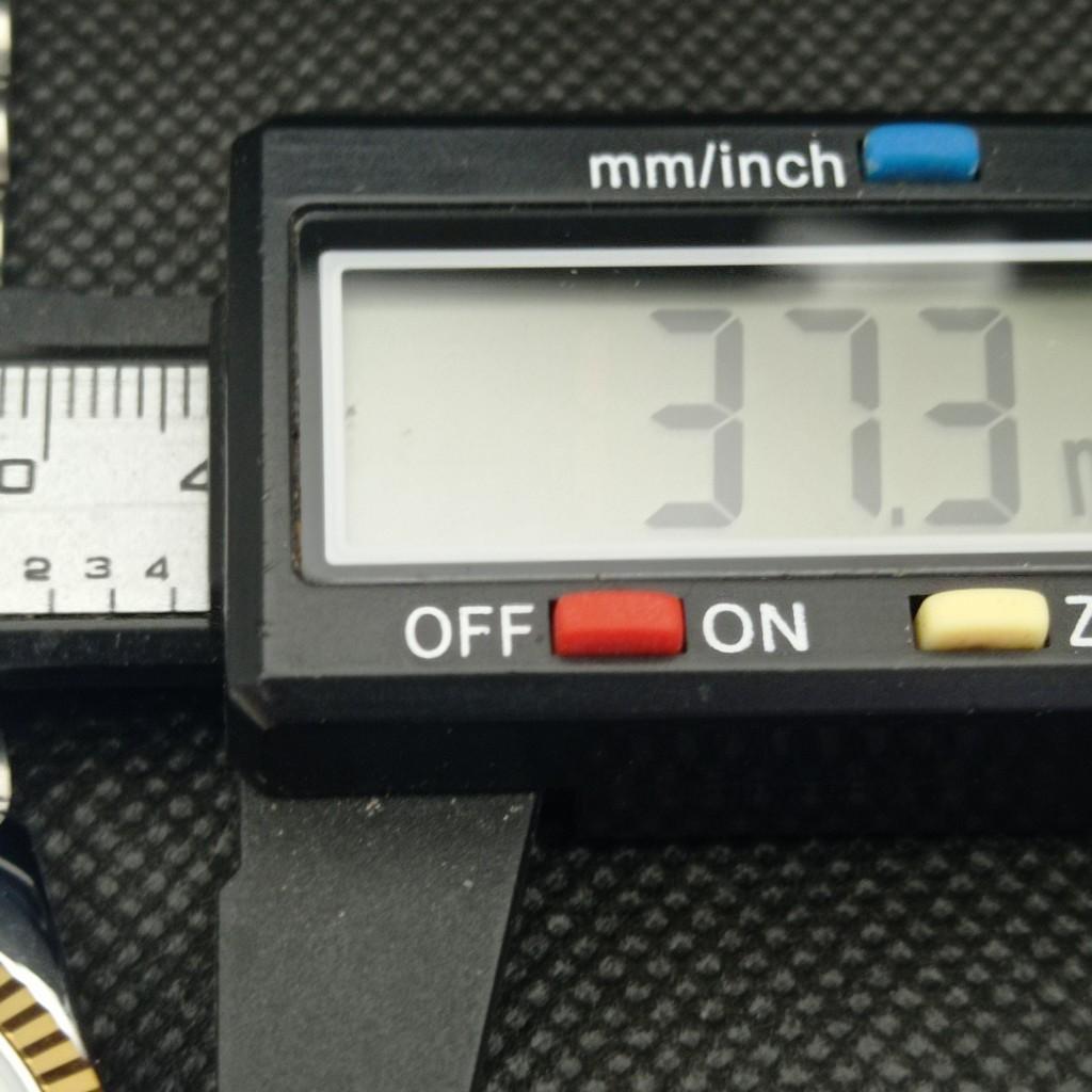 Gebrauchte Seiko 5 Automatik Herrenuhr aus Japan mit seltenem goldenem Uhrwerk 575a-a304781-2