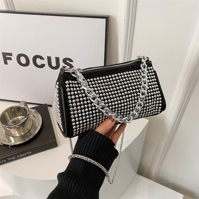 

Trendy Summer 2024 Shoulder Bag Chic Pillow Bag For Women In Multiple Colors срібний