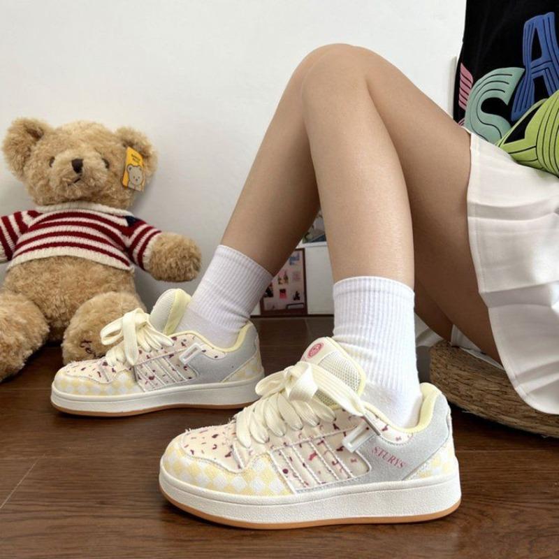 Original Cranberry Color Matching Platform Bread Shoes Female Cute Versatile Casual Board Shoes New Little White Shoes