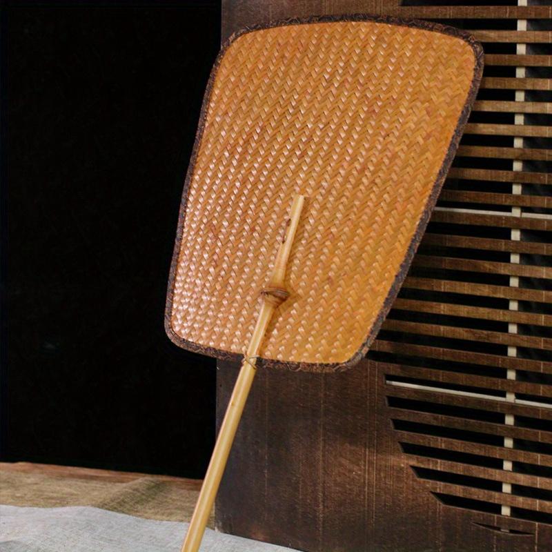 

1 шт. Веер из чистого плетеного бамбука ручной работы, с краем, обернутым тканью парчи «Банановое облако», прохладный веер из ПУ, ретро, большой, лакированный, бамбуковый веер с зелеными полосками тёмно-синий