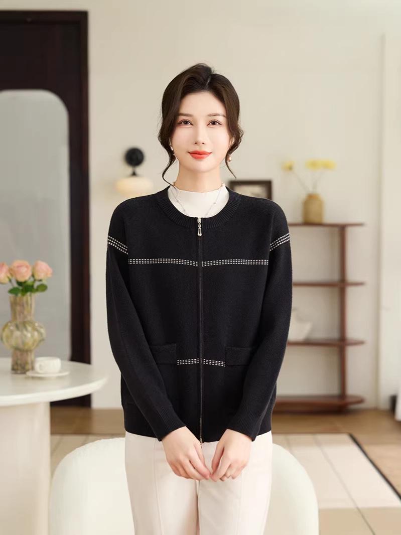 

Mom’s 2026 Spring Round Neck Knit Cardigan for Middle-Aged & Elderly Women - Stylish, Versatile Sweater for Spring & Autumn XL (120-135 jin)