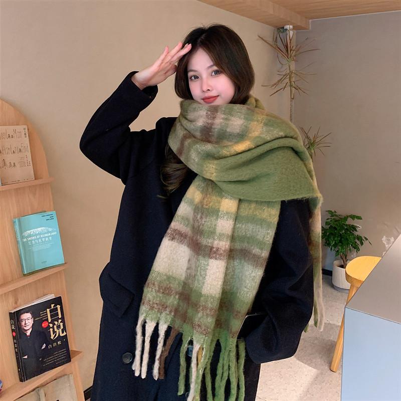 Green European, American Autumn and Winter New Thickened Warm Circle Yarn Colored Plaid Scarf Women's Su Big Shawl Scarf