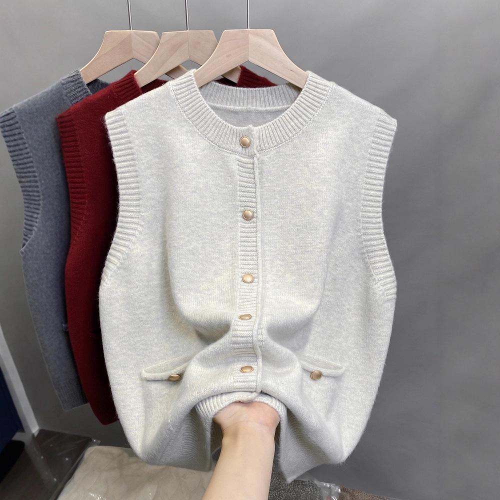 Women Knitted Sweater Vest Women Gold Buckle O-Neck Sleeveless Chic Red Knit Pullovers Soft Elegant Sweater Fall Winter Vests Clothing