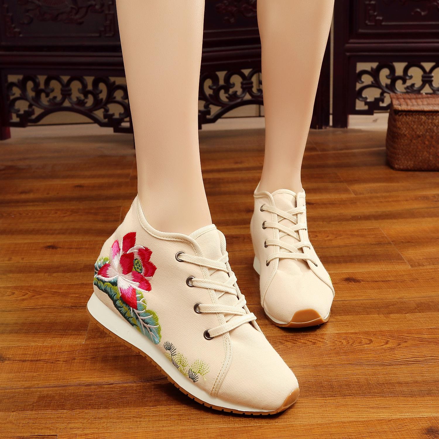 

Весна 2020 года. Спортивная обувь на танкетке в этническом стиле. 39 бежевый