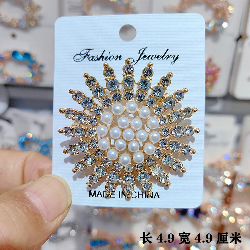 New Crystal Brooches for Women Full Rhinestone Luxury Suit Brooch Imitation Pearl Sunflower Korea Fashion Clothing Jewelry