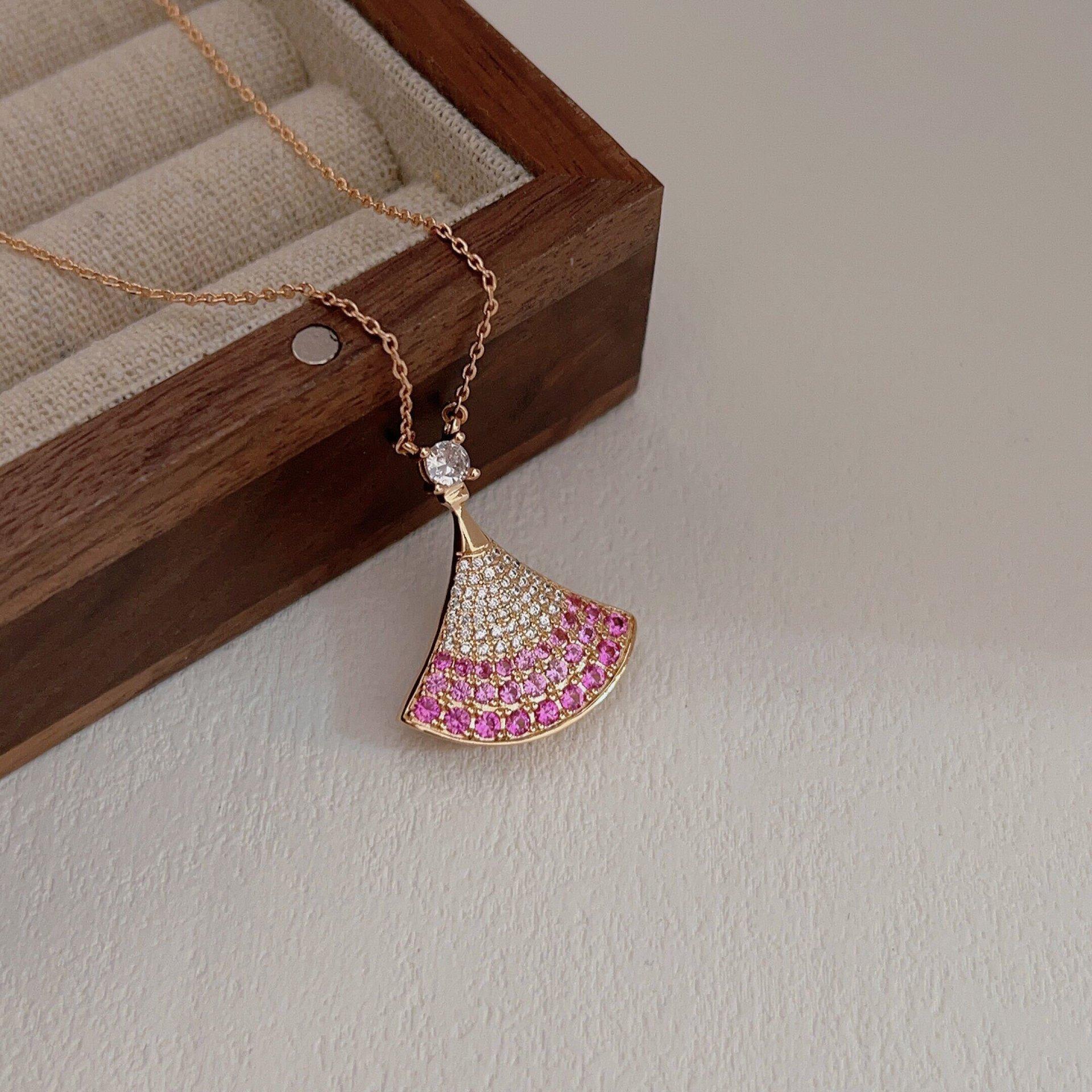 

Ожерелье из розового бриллианта, легкое, роскошное, универсальное, подвеска в форме веера с крупным розовым бриллиантом, цепочка на ключицу, женские аксессуары высокого класса 41cm