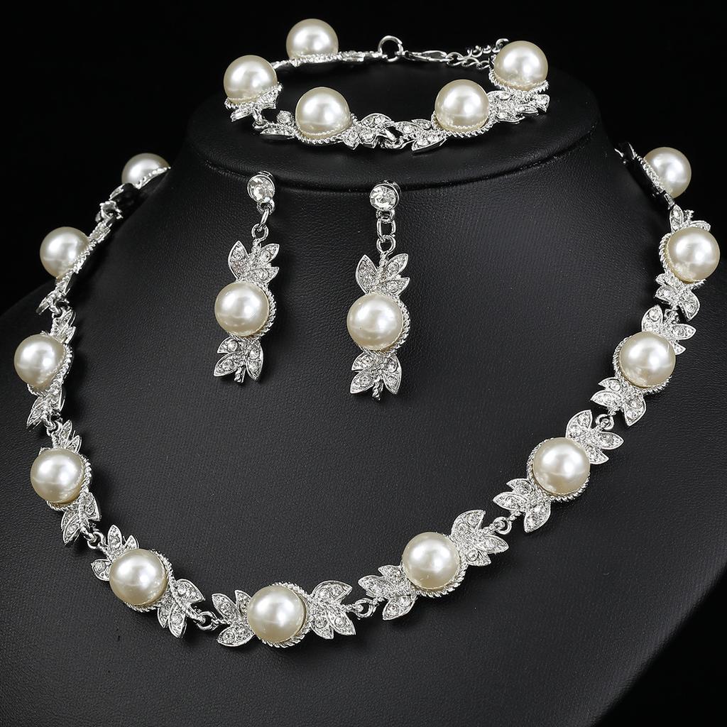 Light Luxury Niche Retro Pearl Necklace Set Clavicle Necklace Bridal Accessories Bracelet