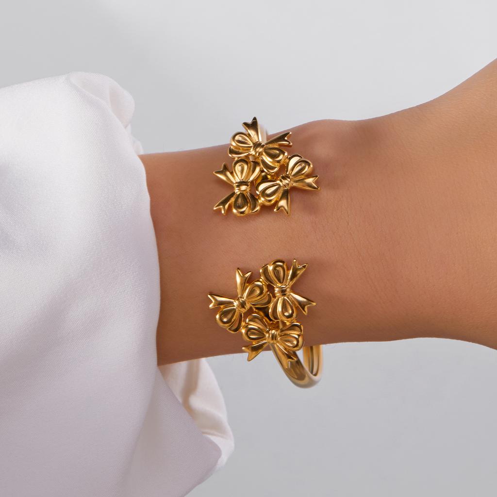 New Classic Sun Moon Pattern Open Bangles Bracelet For Women Gold Color Stainless Steel Heart Cuff Bracelet Hand Ornament Gift
