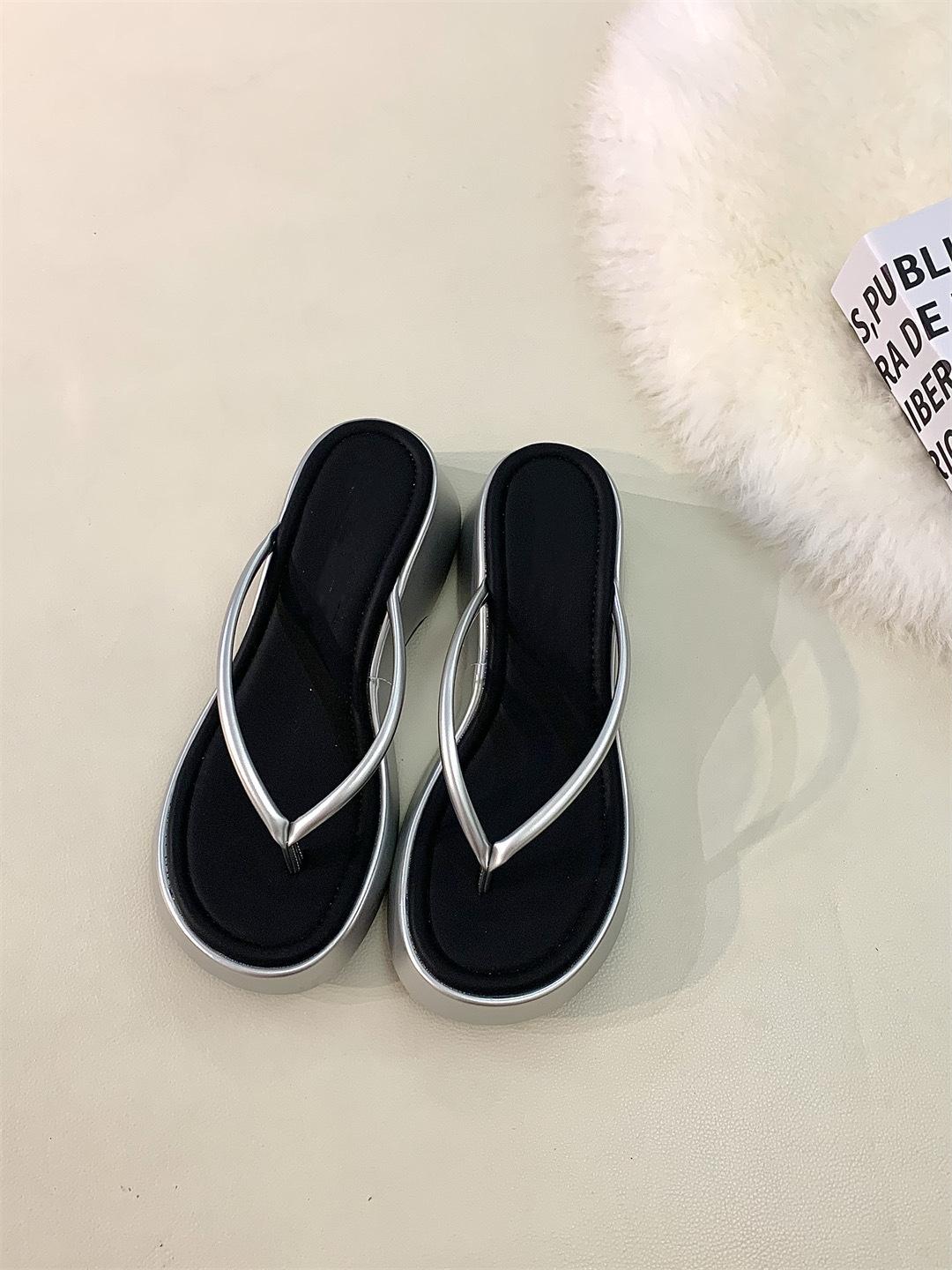 

Design sense niche thick-soled silver flip-flops cool slippers women s summer wear muffin bottom slippers women s shoes shoes 40 срібний