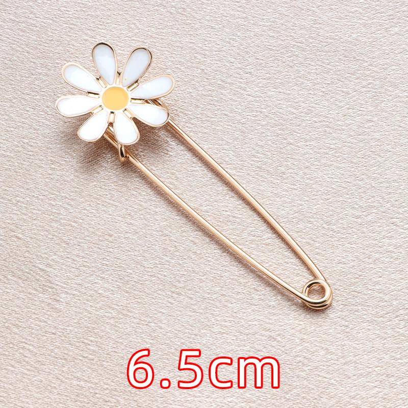 Waist-Cinching Pin: Transform Pants with This Anti-Exposure Brooch Accessory