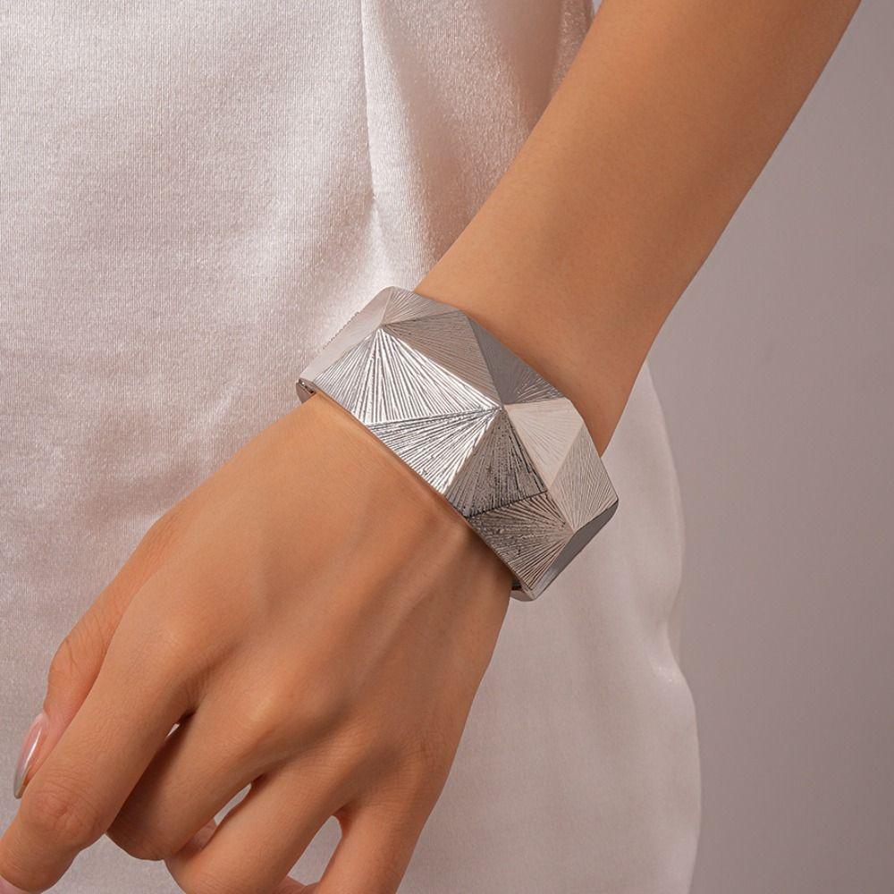 Metal Spring Bangles Europe American Style Exaggerated Bracelet Unique Wide Open Bangle  Decoration