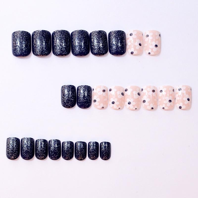 Heiß verkaufendes 24-teiliges Maniküre-Set, europäischer, amerikanischer kleiner frischer Ins-Wind-Blumendesign, kurze quadratische Nägel, Aufstecknägel