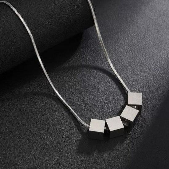 Elegant Pearl Necklace: Trendy, High-End Titanium Steel Clavicle Chain for Women