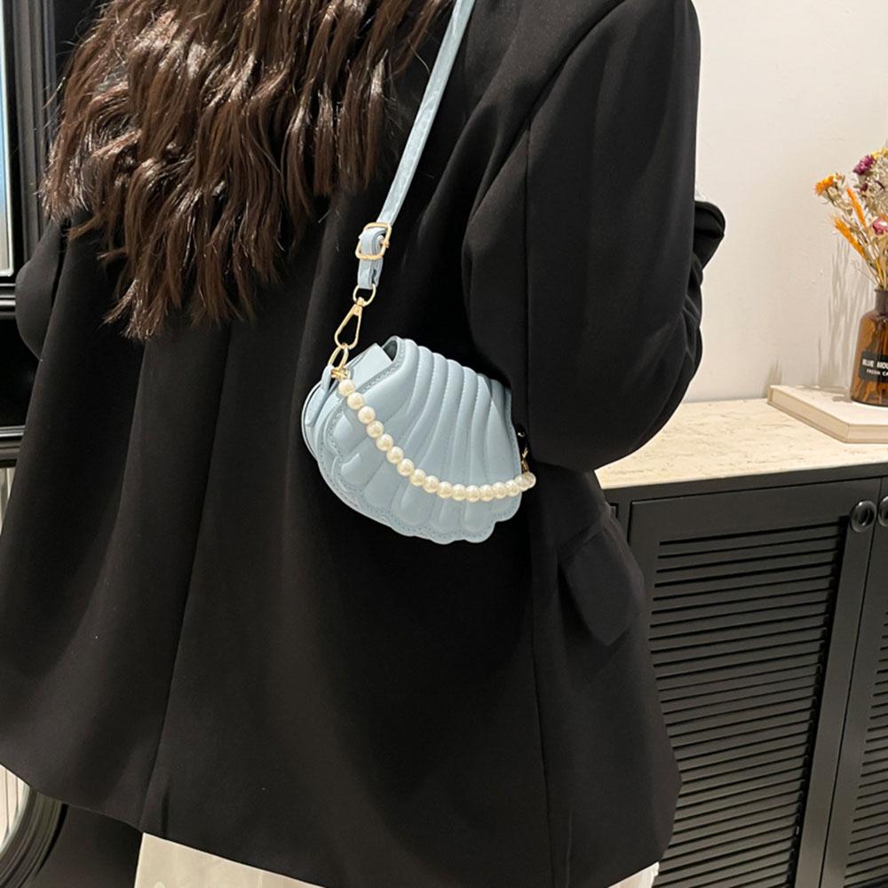 New Fashi Shell Shape Mini Women Crossbody Bag Pearl Chain Handbag Simple Design Ladies Underarm Bags For Daily Use