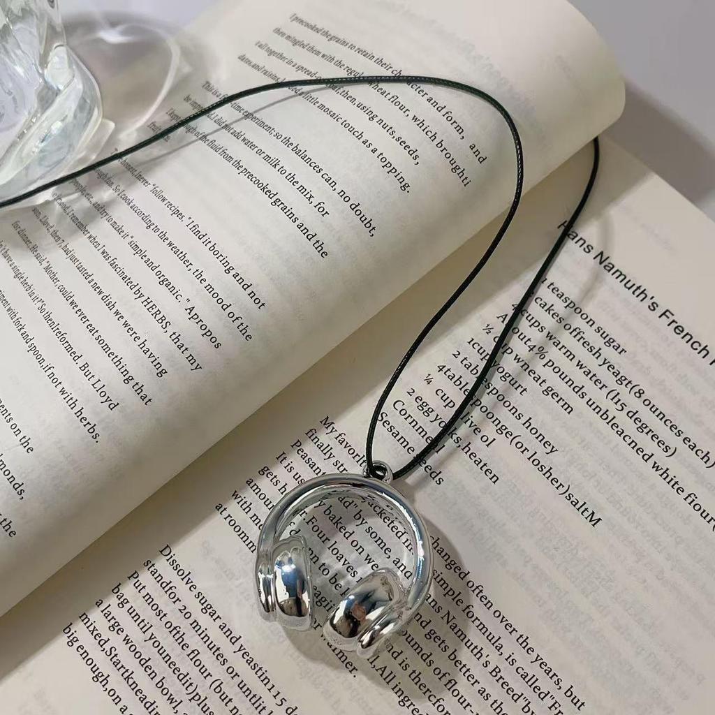 Chic Versatile Mini Earphone Necklace: 2026 High-End Fashion Pendant for Women