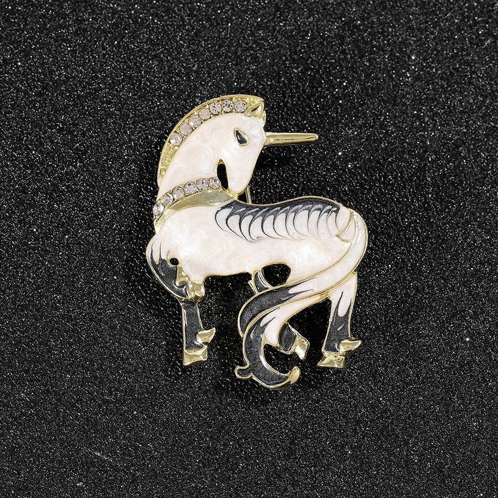 Dripping Oil Zodiac Horse Brooch Female Animal Clothing Pin Cartoon Unicorn Corsage Accessories 3CM*5CM