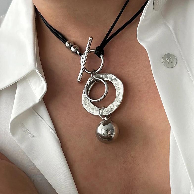 

Ethnic Style Copper Color Circle Pendant Necklace for Men Exaggerated Vintage Leather Cord OT Buckle Chokers Men Zircon Gifts WHITE