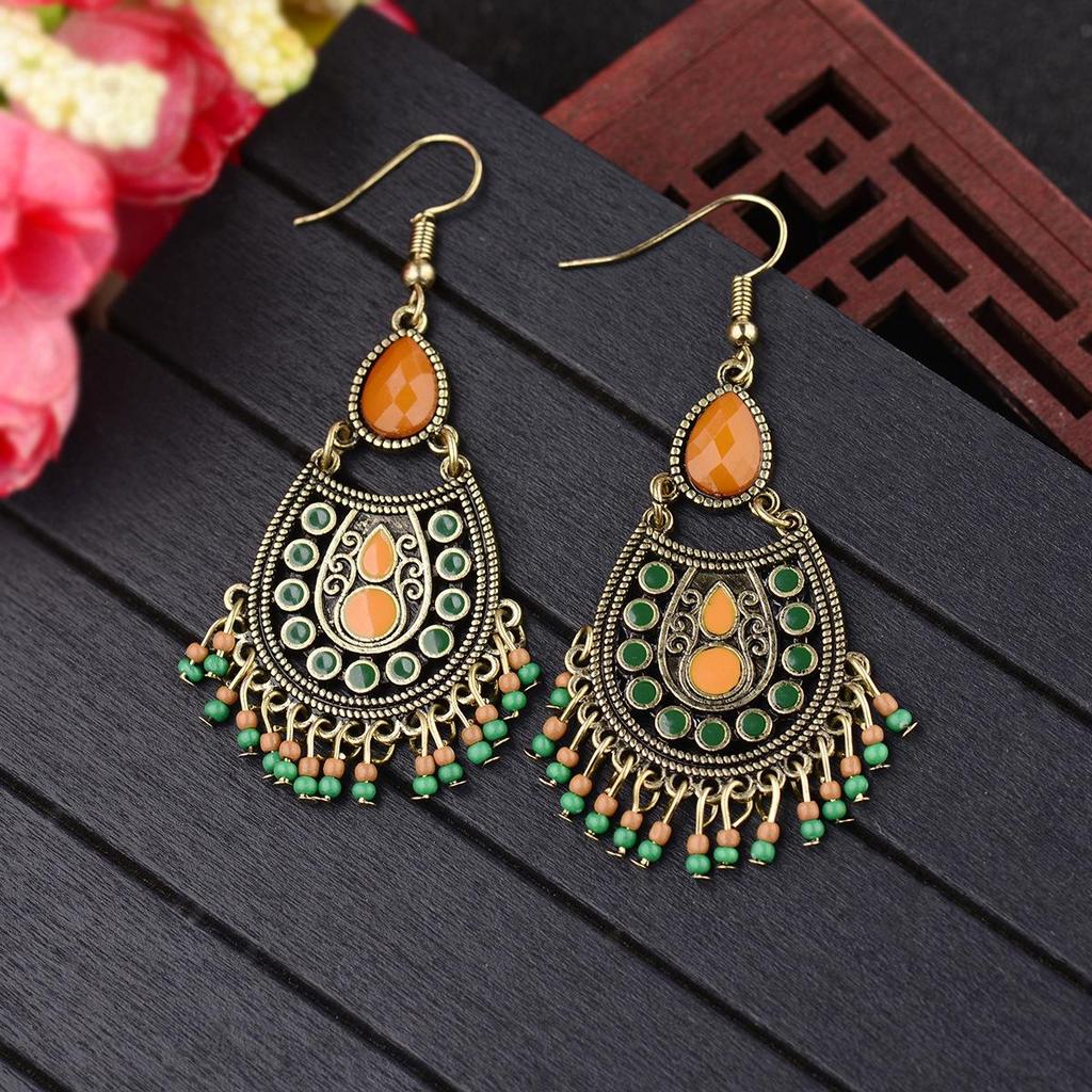 Yunnan Ethnic Bohemian Feather Earrings - Exaggerated No-Pierce Clips for Women