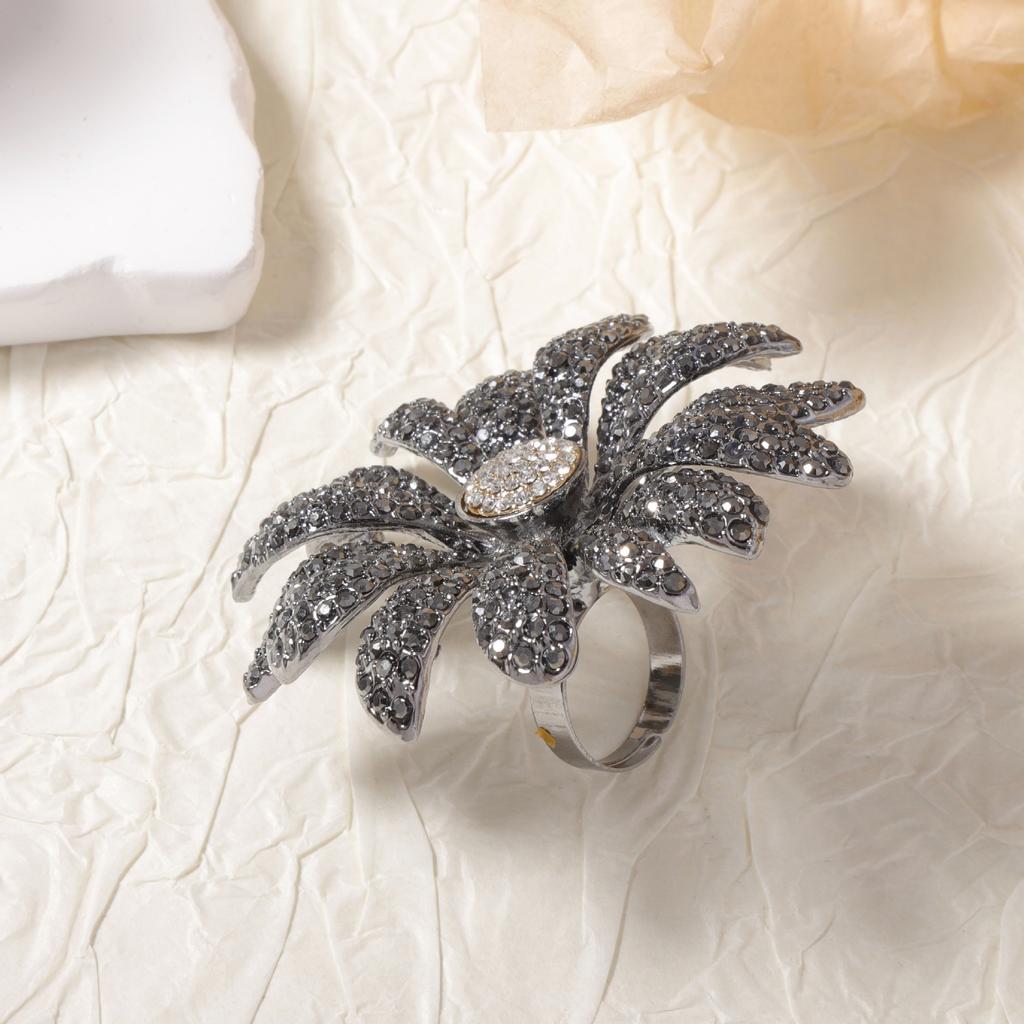 Exquisite high-end design, small fragrance full of diamonds, exaggerated alloy, large flowers, floral opening, women's ring