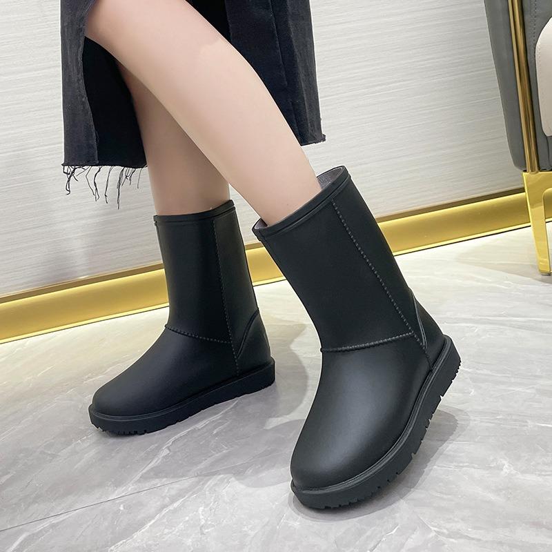 New medium tube non-slip waterproof shoes rain shoes rain boots water boots thermal cover shoes women's adult fashion medium tube
