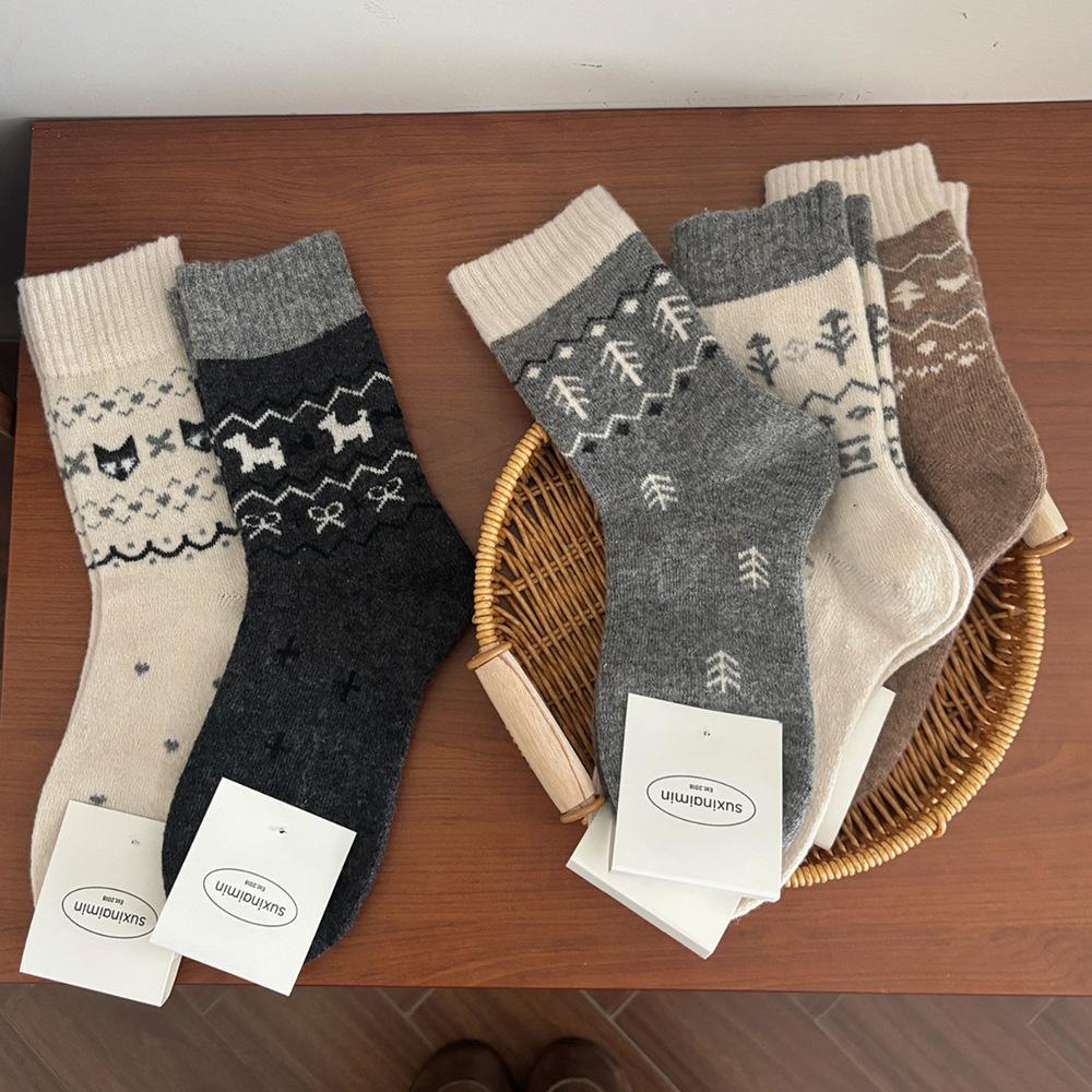 Fair Island wool tree socks women's retro medium tube Japanese autumn and winter cartoon animal stacking socks