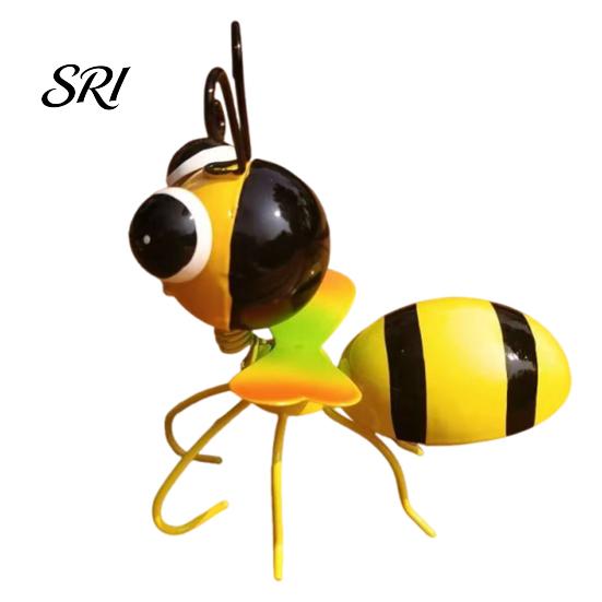 Outdoor Bee Ornament Metal Garden Statue Small Cute Bumble Sculpture Outside Fence Insect Figurine Lawn Yard Art for Backyard Table Wall Decor Display