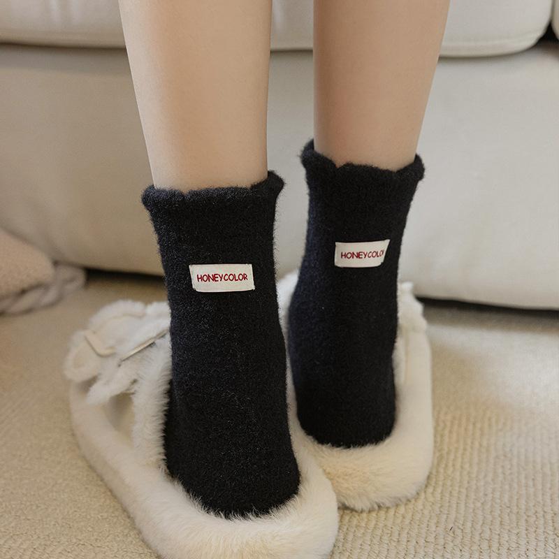 Plush Socks for Women in Winter, Thickened and Warm Mid-calf Socks, Trendy Heel, Fabric Label, Personalized Outerwear Postpartum Socks