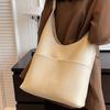 Nischen-Pendler-Ein-Schulter-Unterarm-Großtasche für Herbst und Winter, modisch und lässig, mit großem Fassungsvermögen