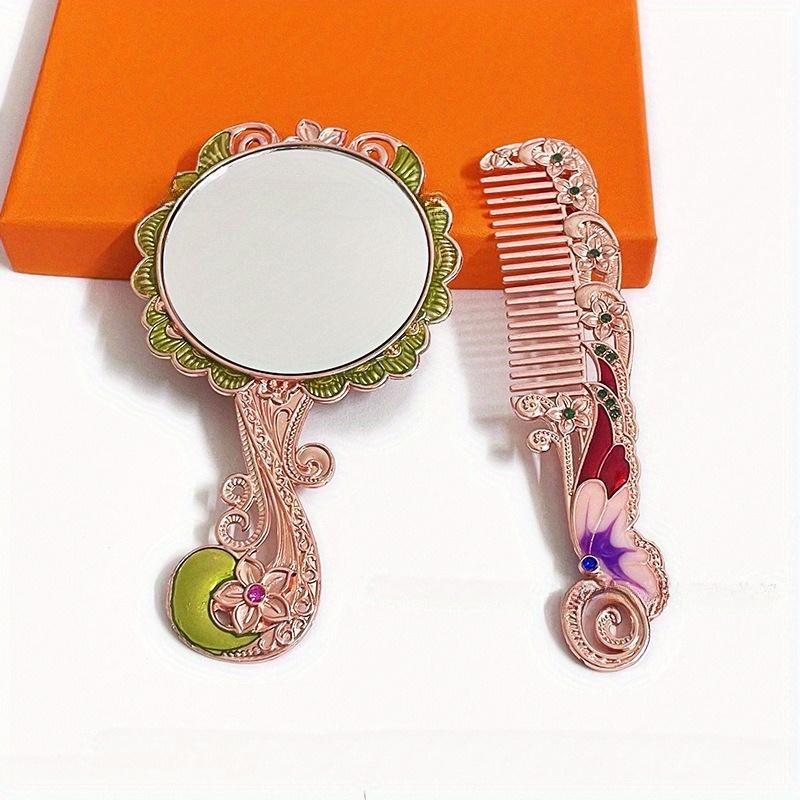 Kreativní Retro Ražený Vzor Páv Kosmetické Dekorativní Zrcátko Přenosné Přenosné Skládací Kovová Rukojeť Krása Hřeben Zrcátko