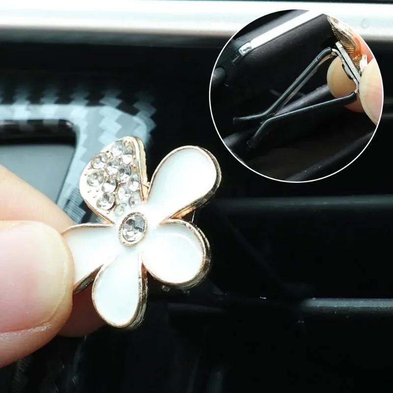 Car Air Outlet Decorative Clip Automatic Five Petal Imitation Diamond Flower Clip Car Interior Vent DIY Decoration Accessories