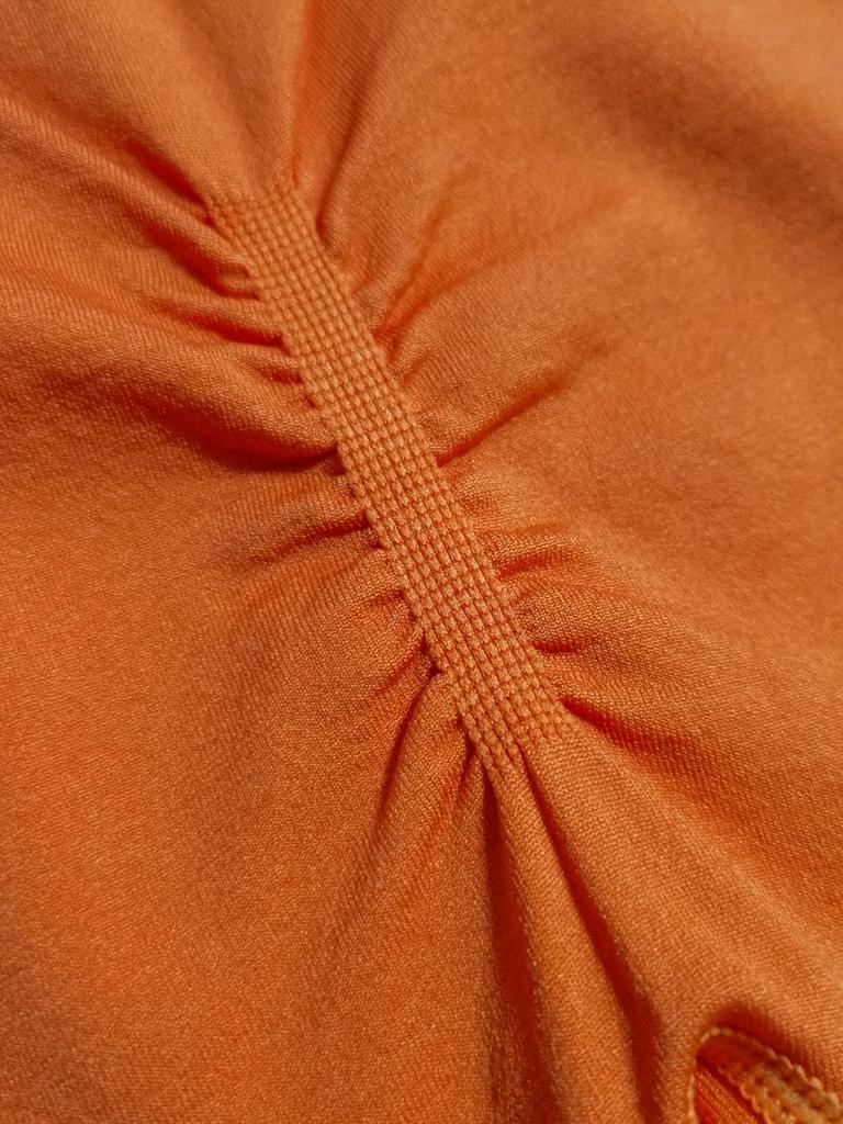 Orangefarbenes Sportset mit Farbverlauf: Langarm und Hose für Laufen, Fitness und Yoga