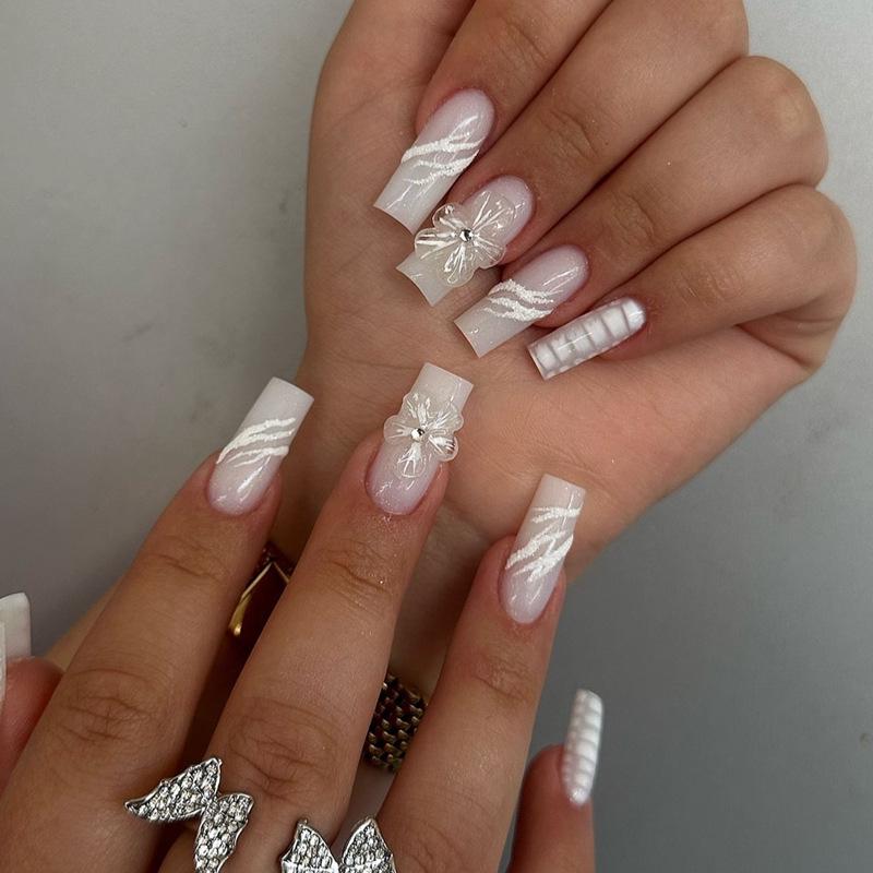 

24-Piece Floral Scale Pattern Removable White Fake Nails With Glue