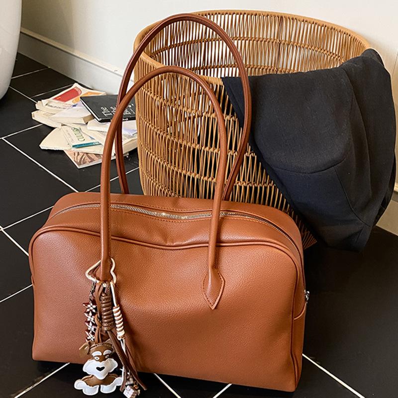 Retro and Fashionable Commuter Underarm Women's Bag, Elegant and Individual, Large-capacity Hand-held Tote Bag