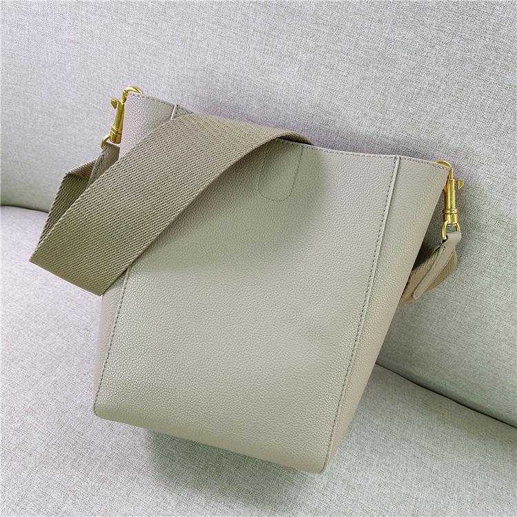 2023 New star with the same wide shoulder strap sangle bucket bag single shoulder oblique span leather women's bag simple child and mother bag